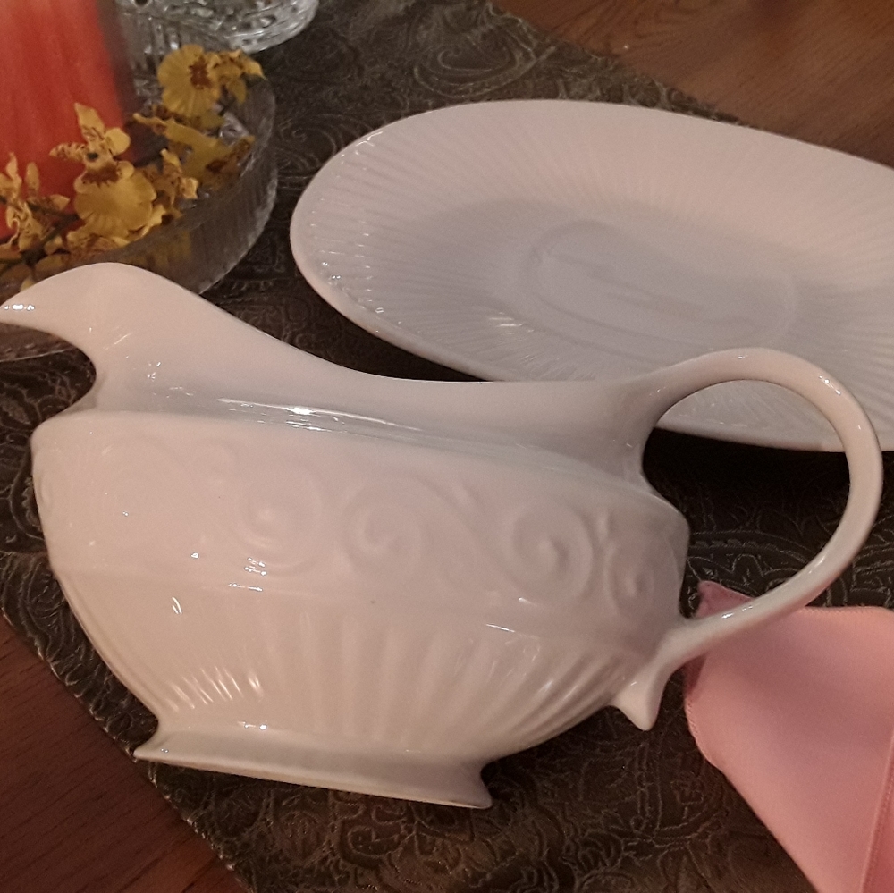 GIBSON EVERYDAY CHINA WHITE CLAREMONT GRAVY BOAT - Picture 3 of 8